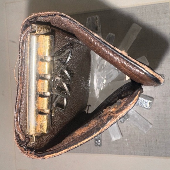 Authentic Louis Vuitton Monogram Key Holder. Vintage. - Picture 12 of 12